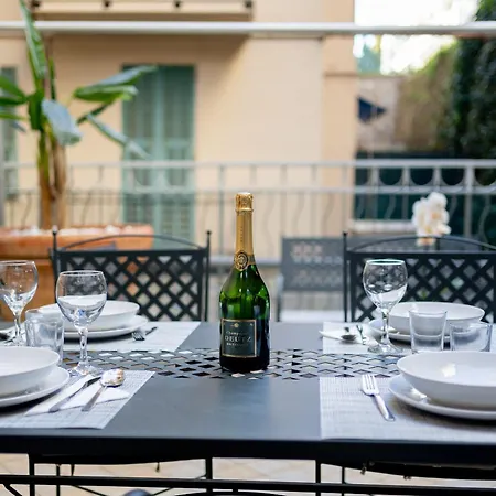 Guesthost - Palazzo Torino Chic & Charm Flat Sanremo