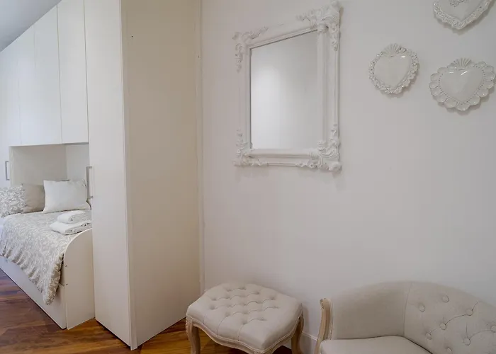 Guesthost - Palazzo Torino Chic & Charm Flat Daire