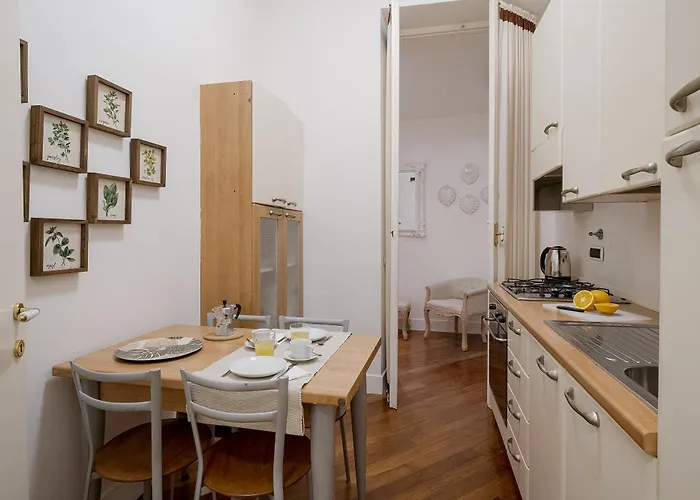 Guesthost - Palazzo Torino Chic & Charm Flat Daire *