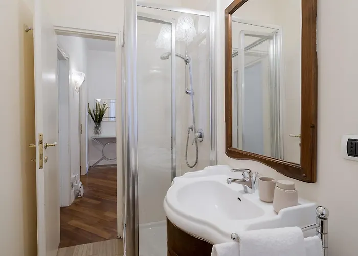 Guesthost - Palazzo Torino Chic & Charm Flat * Санремо